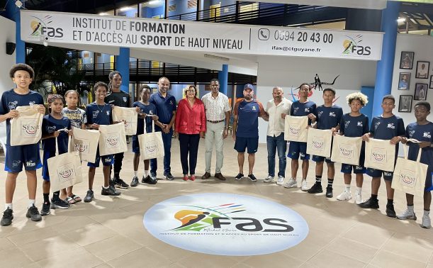 Les jeunes footballeurs U13 honorés lors d’une cérémonie de remise de cadeaux