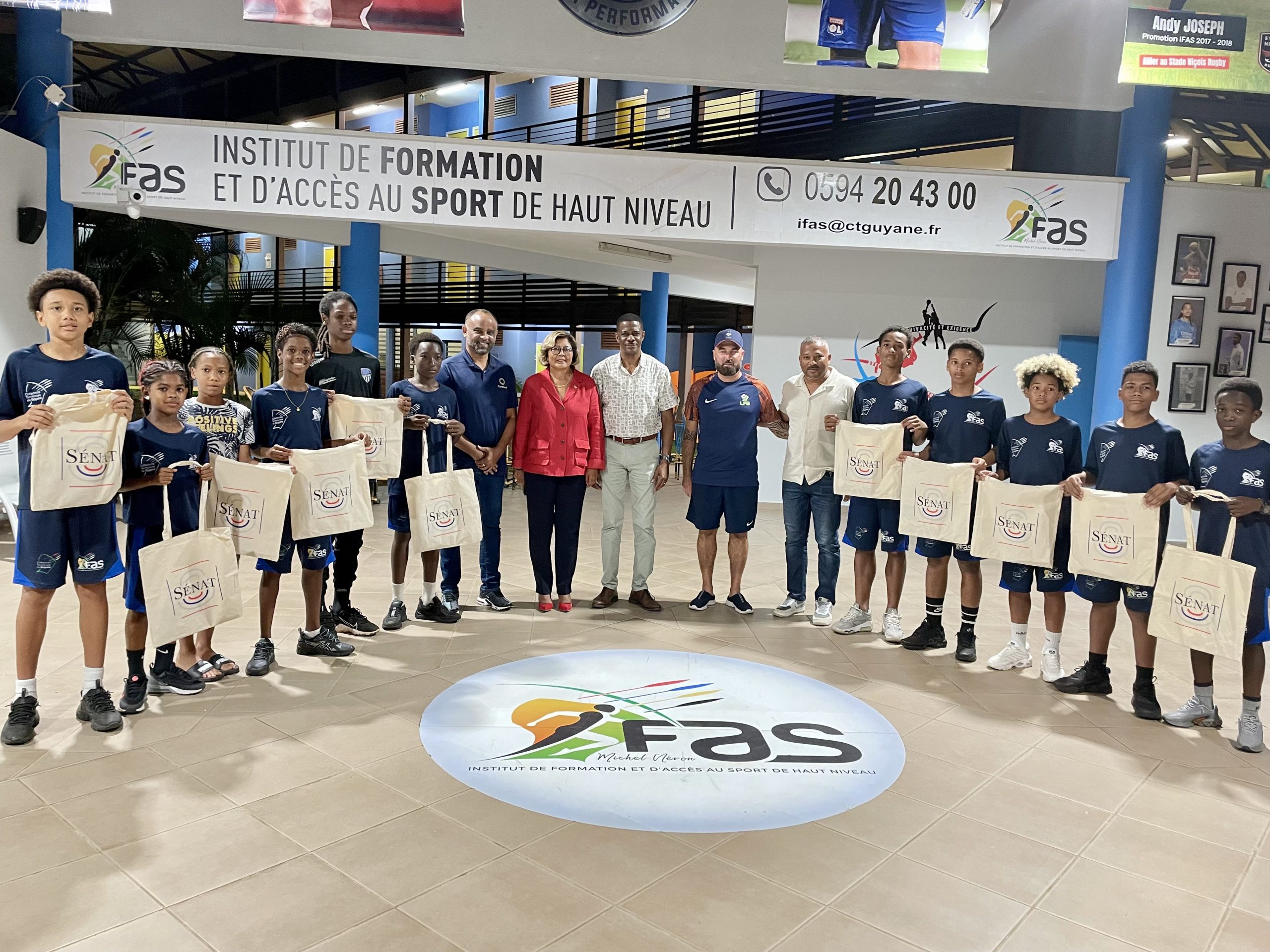 Les jeunes footballeurs U13 honorés lors d’une cérémonie de remise de cadeaux