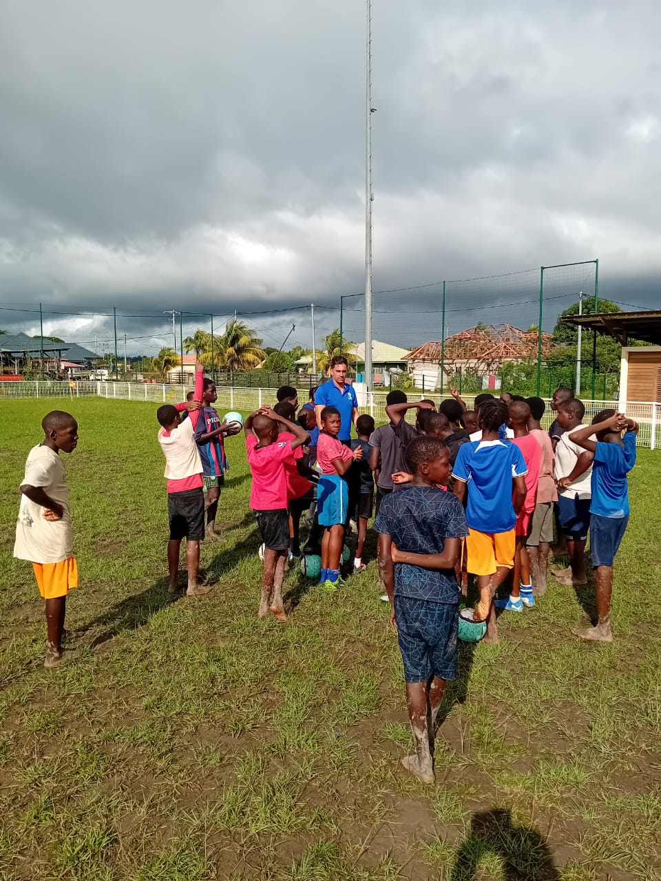 Cette visite a permis de renforcer les liens entre la Ligue de Football de la Guyane et les clubs locaux de l’intérieur