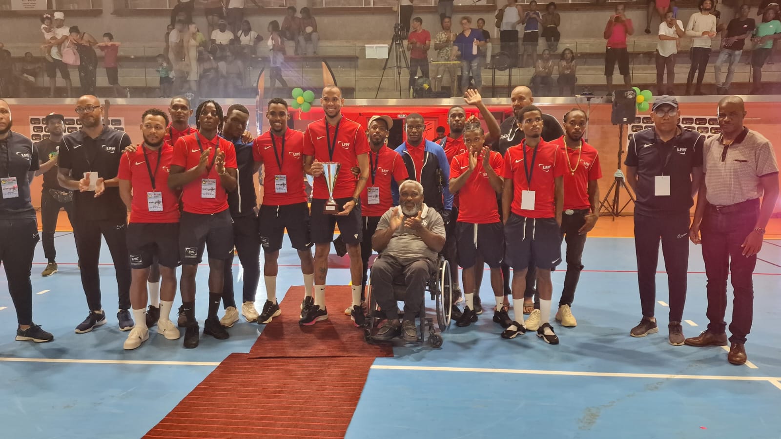 La 8e édition du Futsal Day s’est déroulée du 15 au 18 mai 2024 au Hall Kévin Séraphin avec la présence des sélections du Suriname, l’Amapa, la Martinique. Les parrains de cette édition se nomment Lova Jah, artiste et interprète ainsi que Donovan Léon, le gardien de but de l’AJ Auxerre et des Yana Doko. Crédit photo : Alain Paulmin